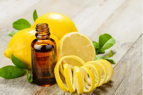 Olio essenziale di limone: proprietà benefiche e come utilizzarlo